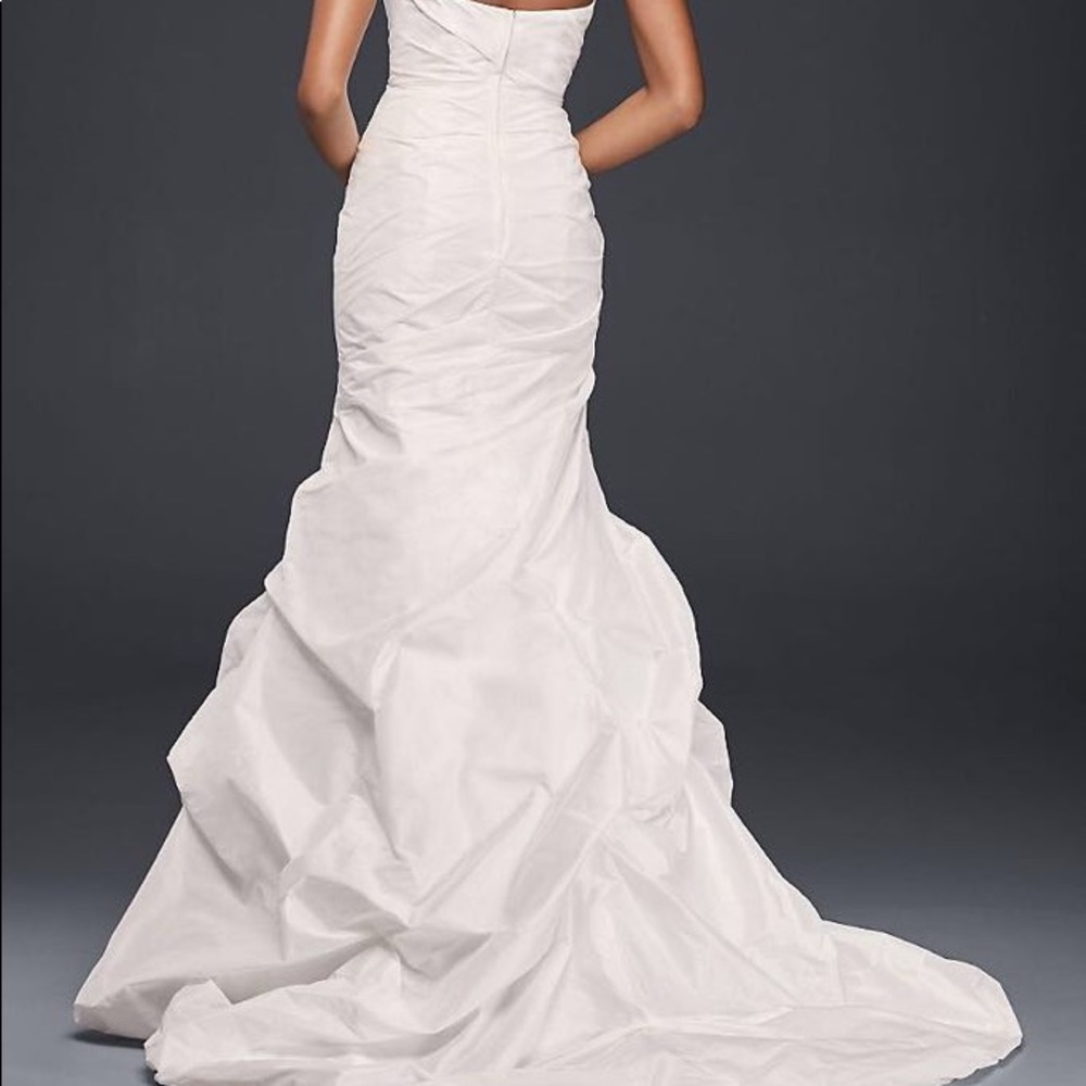 Brand New wedding dress - Picture 2 of 8